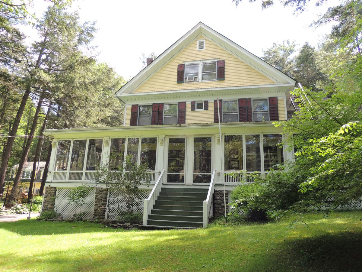 Brookview Manor Inn Canadensis Exterior foto